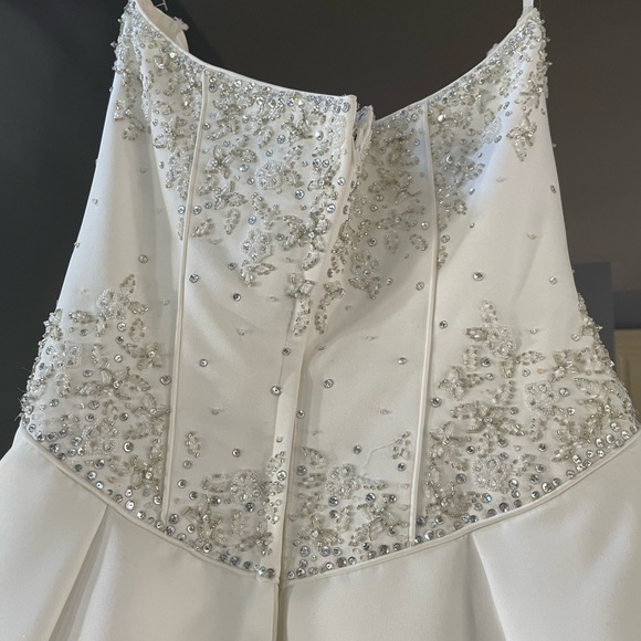 Forever Young wedding dress. - Picture 5 of 6